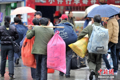 聚焦春節(jié)“恐歸族”：近鄉(xiāng)情怯，恐懼何來？(圖)
